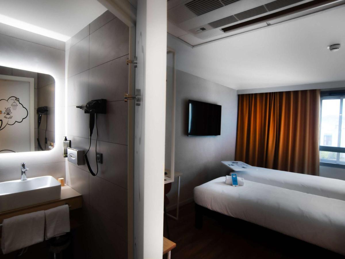 Ibis Styles Clermont-Ferrand Aeroport Exterior foto