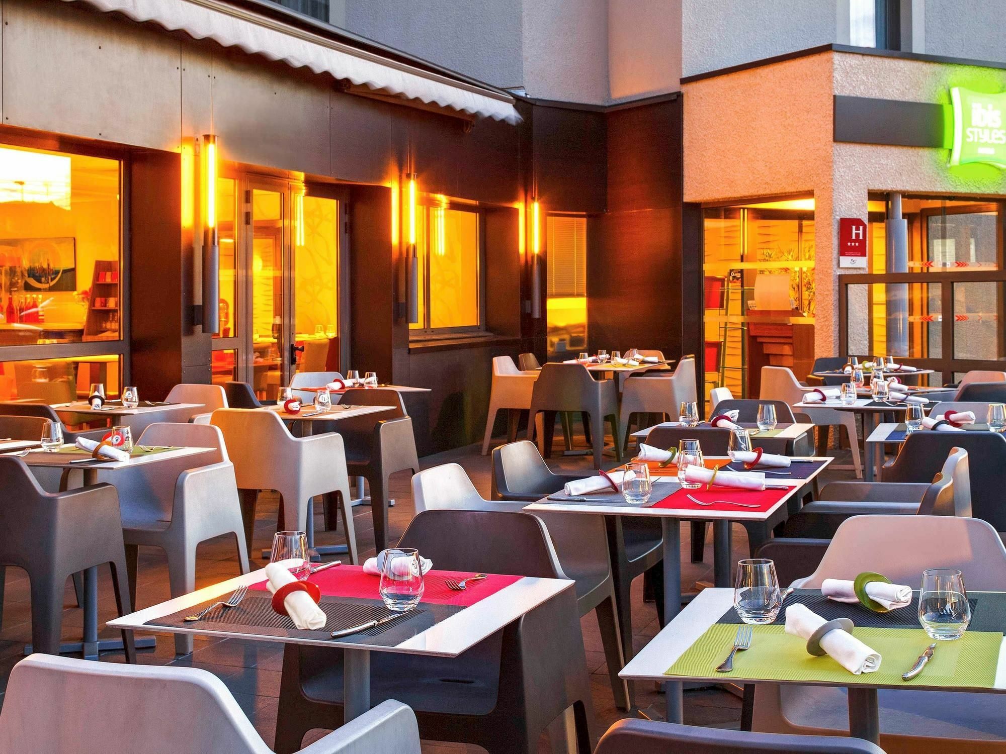 Ibis Styles Clermont-Ferrand Aeroport Exterior foto