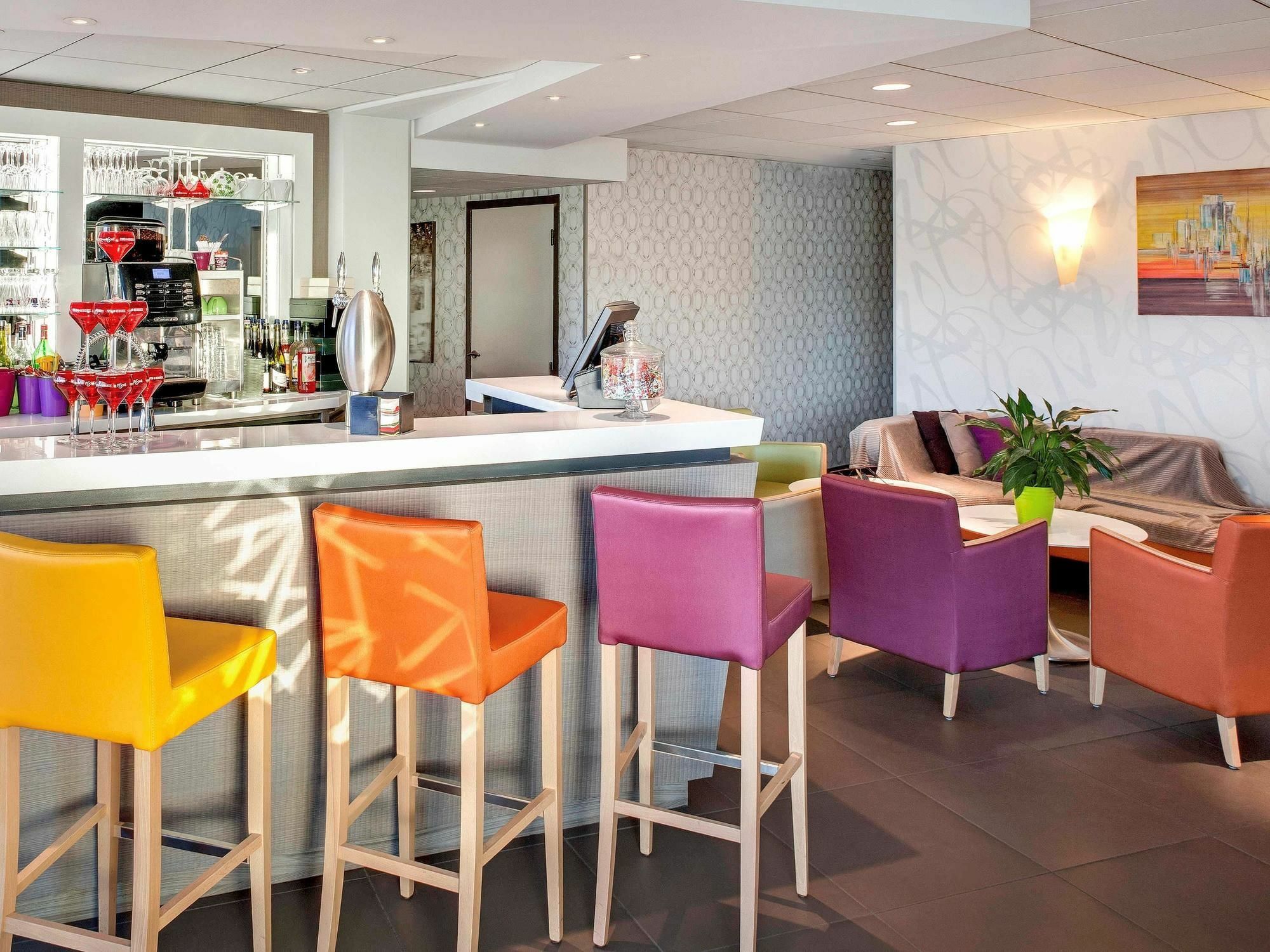 Ibis Styles Clermont-Ferrand Aeroport Exterior foto